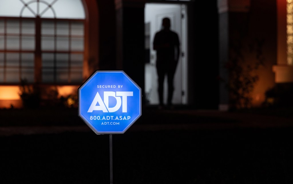 Add a visible layer of reassurance with the ADT Live Light, the industry’s first illuminated yard sign.